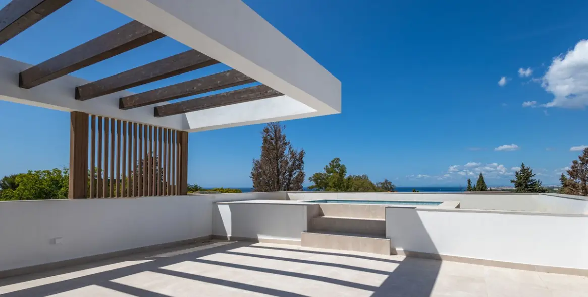 Sale of detached villa in The Golden Mile 4