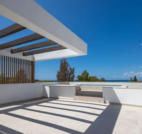 Sale of detached villa in The Golden Mile