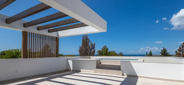 Sale of detached villa in The Golden Mile 3