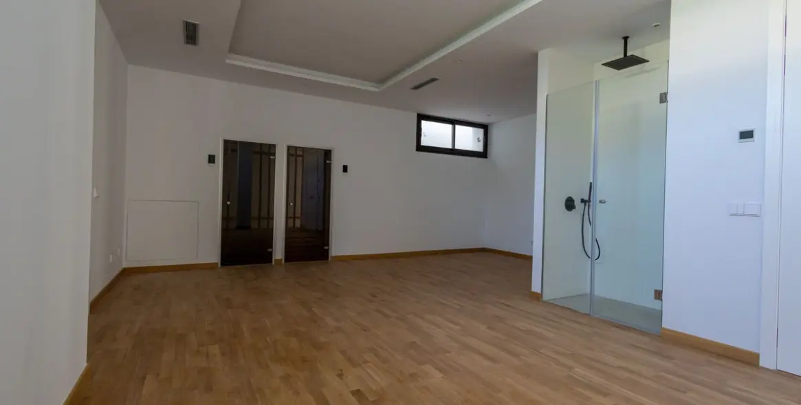 Sale of detached villa in The Golden Mile 9