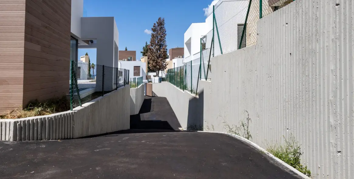 Sale of detached villa in The Golden Mile 10