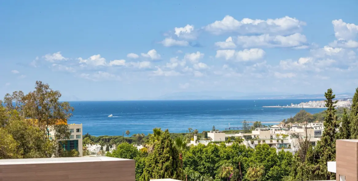 Sale of detached villa in The Golden Mile 1