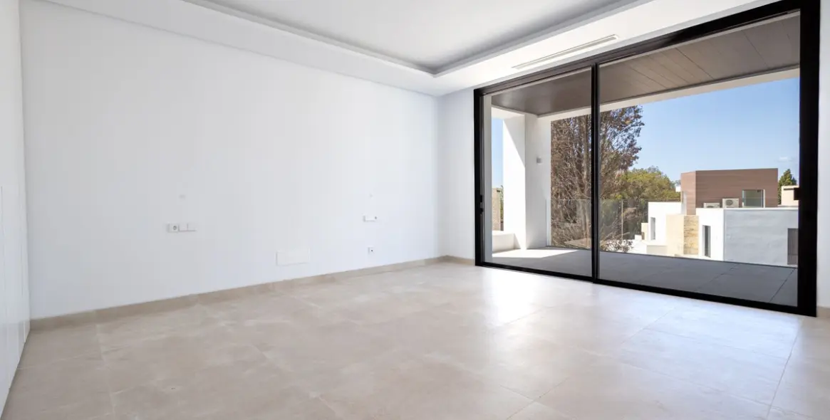 Sale of detached villa in The Golden Mile 17