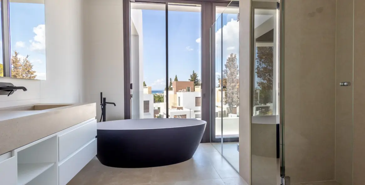 Sale of detached villa in The Golden Mile 18