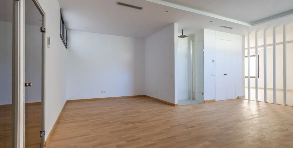 Sale of detached villa in The Golden Mile 19