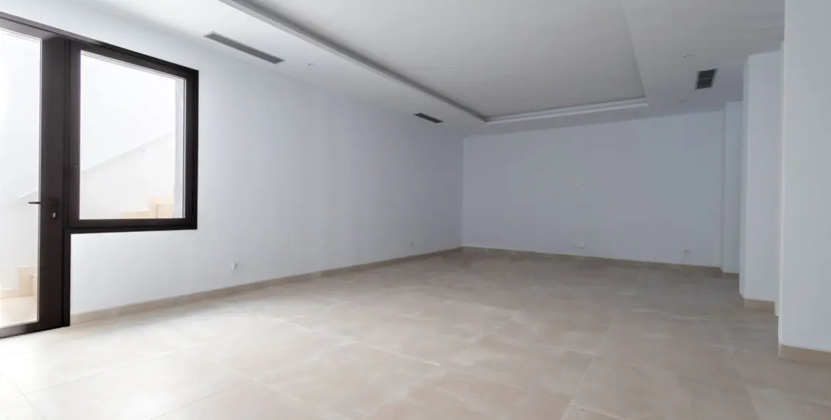 Sale of detached villa in The Golden Mile 23