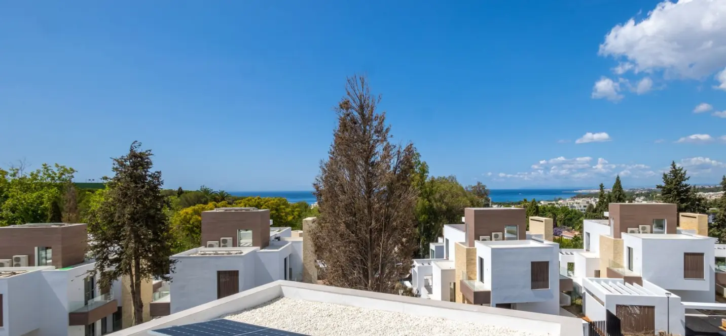 Sale of detached villa in The Golden Mile 4