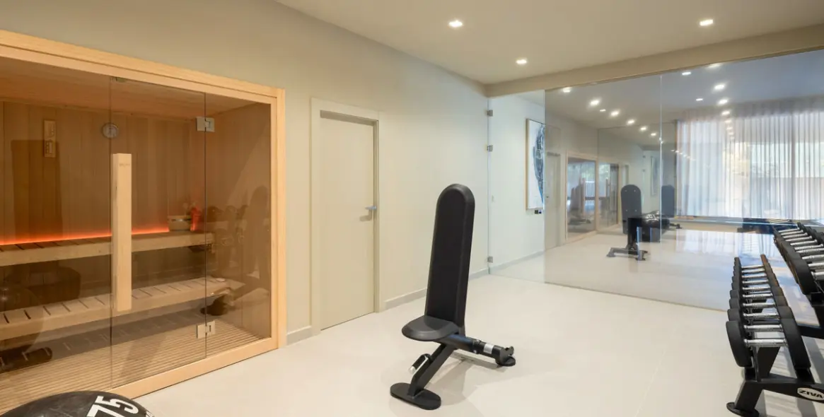 Sale of detached villa in Los Flamingos 31