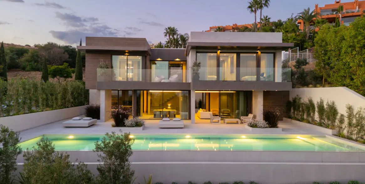 Sale of detached villa in Los Flamingos 38