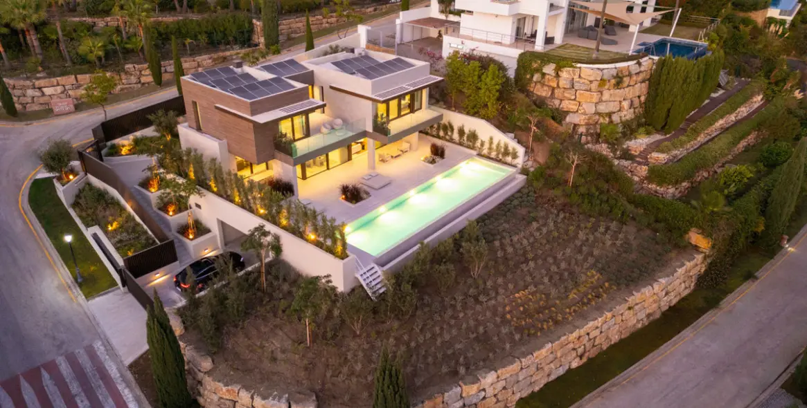 Sale of detached villa in Los Flamingos 40