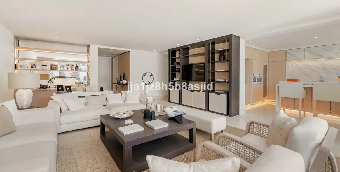 Продажа апартаментов на среднем этаже в The Golden Mile 12