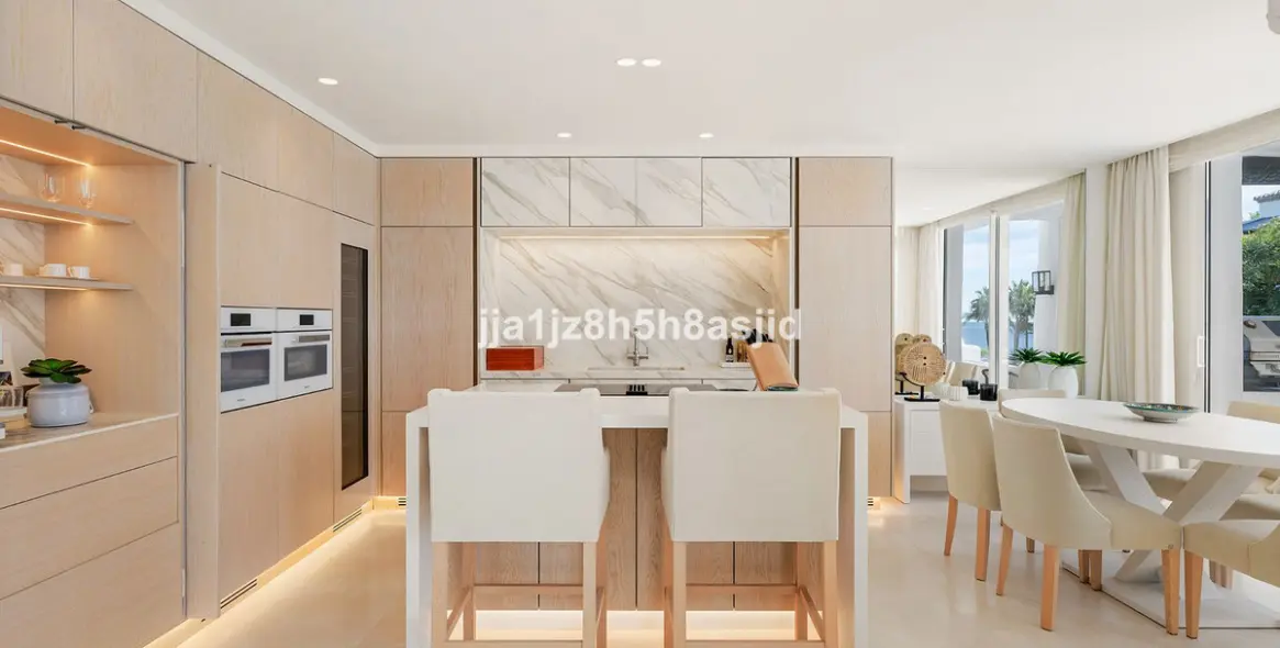 Продажа апартаментов на среднем этаже в The Golden Mile 16