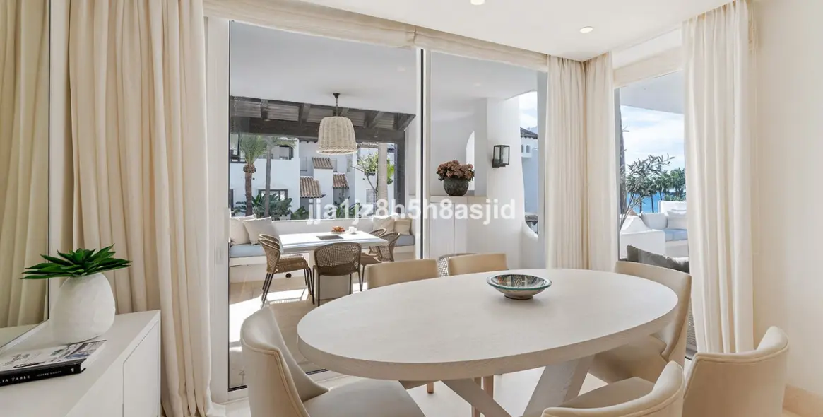 Продажа апартаментов на среднем этаже в The Golden Mile 19