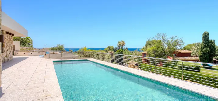 Sale of detached villa in Elviria 0