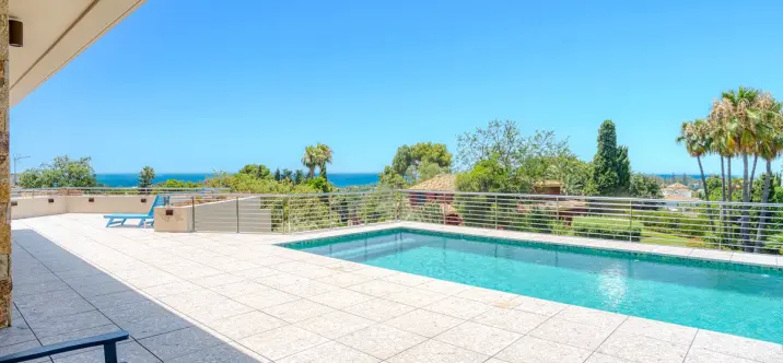 Sale of detached villa in Elviria 2