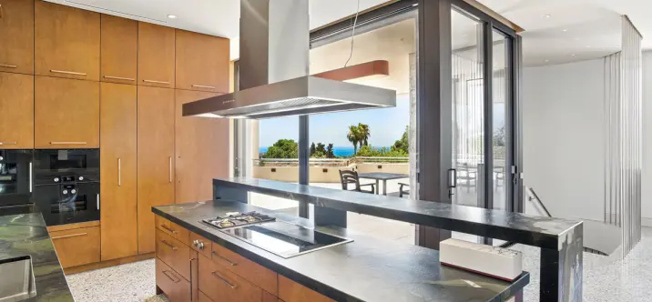 Sale of detached villa in Elviria 3