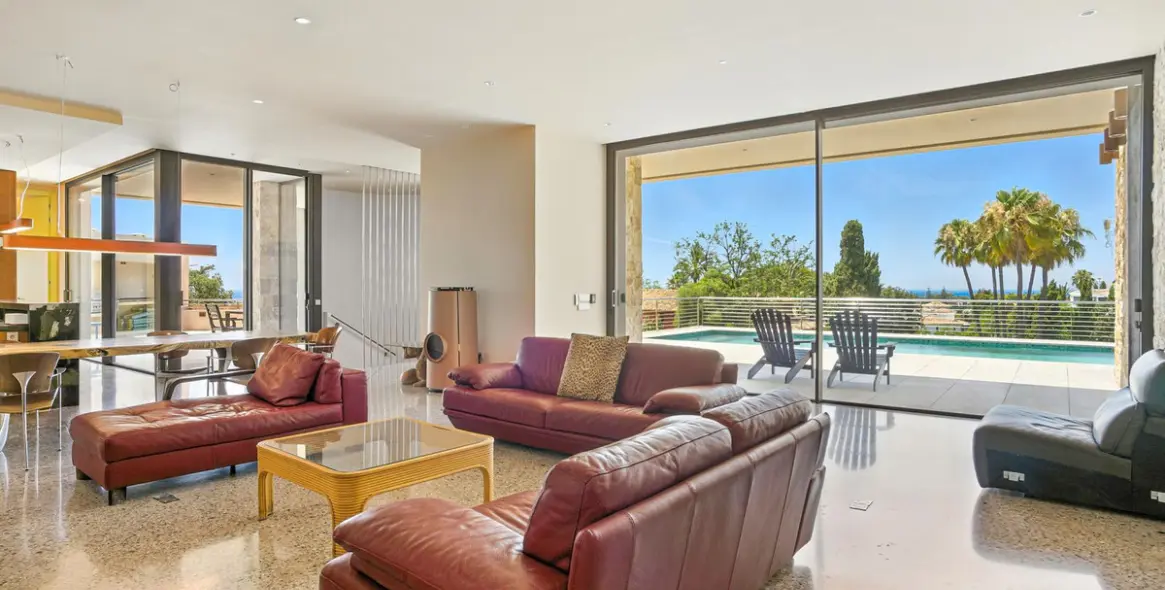 Sale of detached villa in Elviria 5