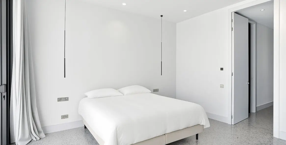 Sale of detached villa in Elviria 12