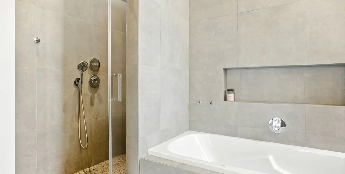 Sale of detached villa in Elviria 15