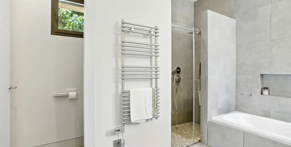 Sale of detached villa in Elviria 16