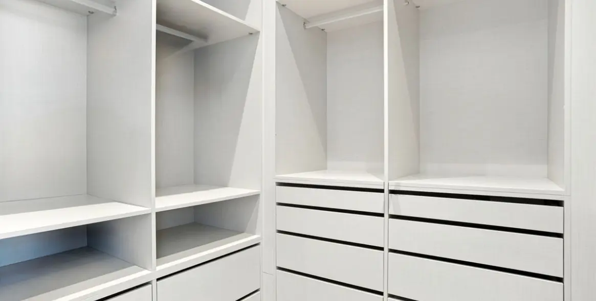 Sale of detached villa in Elviria 17