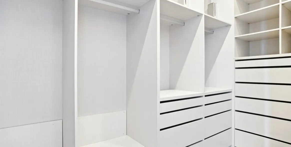 Sale of detached villa in Elviria 18