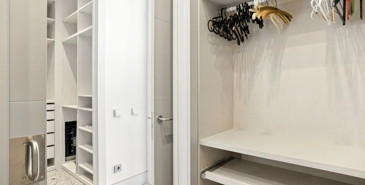 Sale of detached villa in Elviria 19