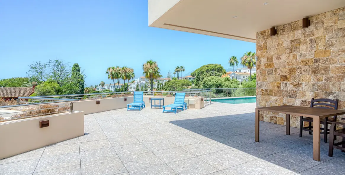 Sale of detached villa in Elviria 20