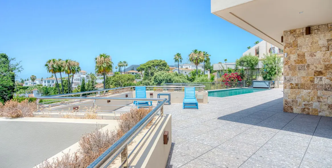 Sale of detached villa in Elviria 21