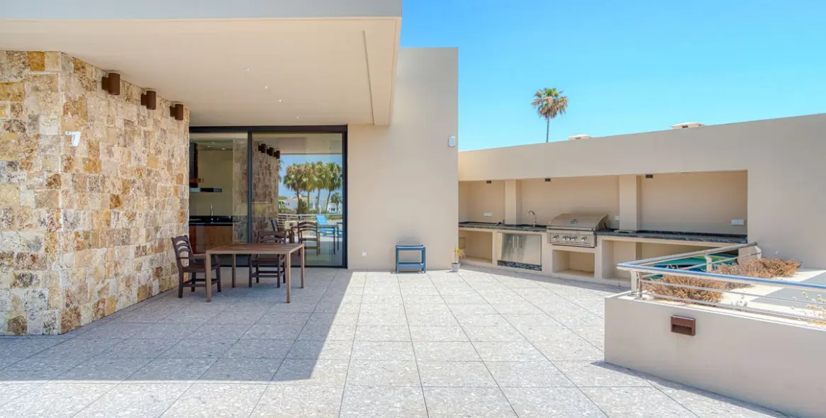 Sale of detached villa in Elviria 22