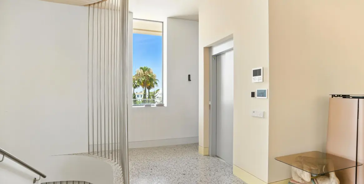 Sale of detached villa in Elviria 23