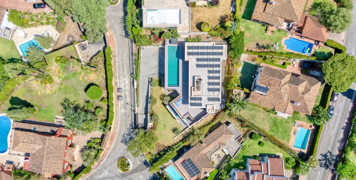 Sale of detached villa in Elviria 27