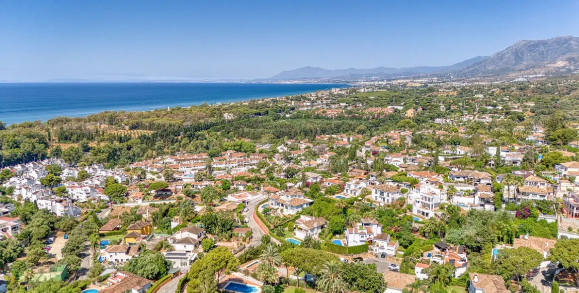 Sale of detached villa in Elviria 29