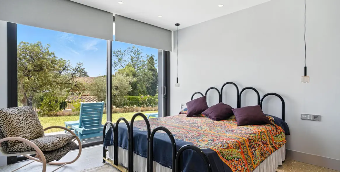 Sale of detached villa in Elviria 34