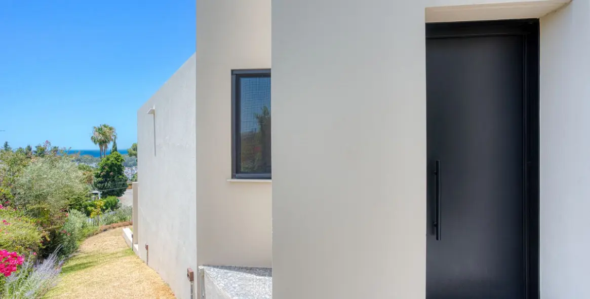 Sale of detached villa in Elviria 37