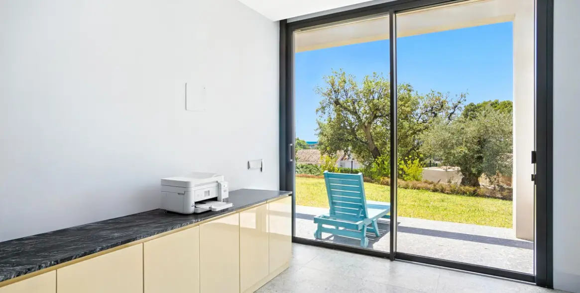 Sale of detached villa in Elviria 43