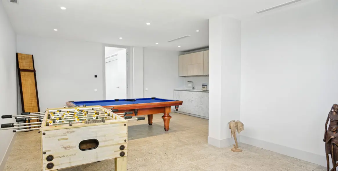 Sale of detached villa in Elviria 47