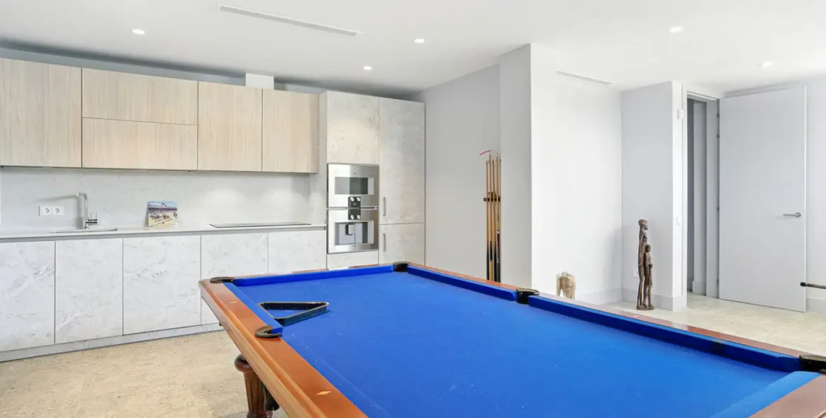 Sale of detached villa in Elviria 48