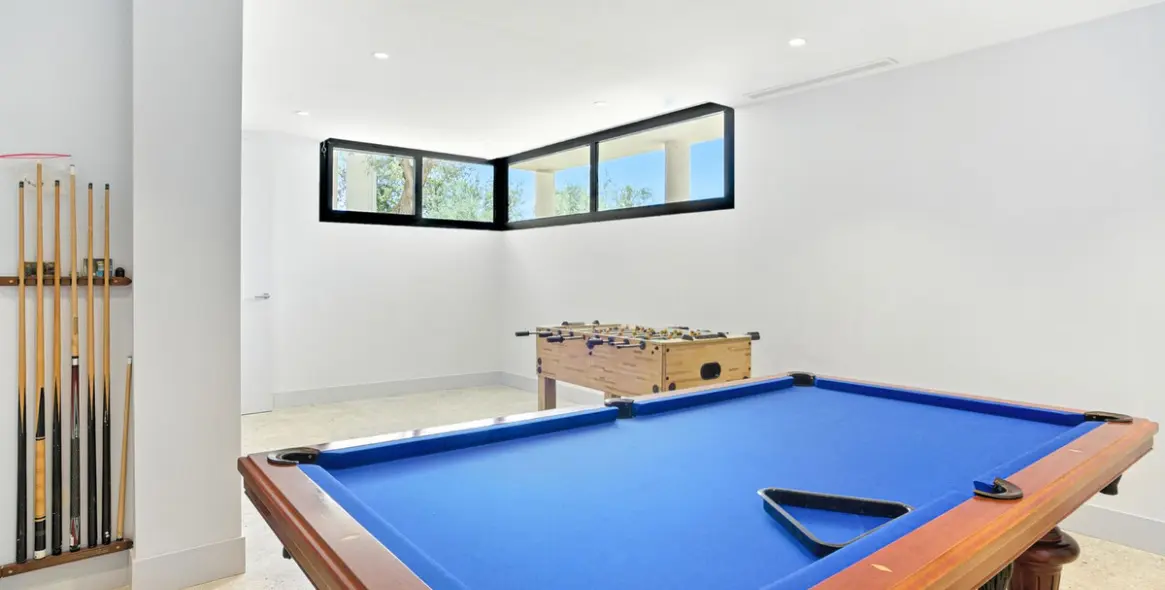 Sale of detached villa in Elviria 49