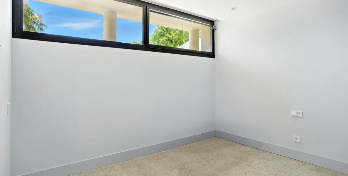 Sale of detached villa in Elviria 50