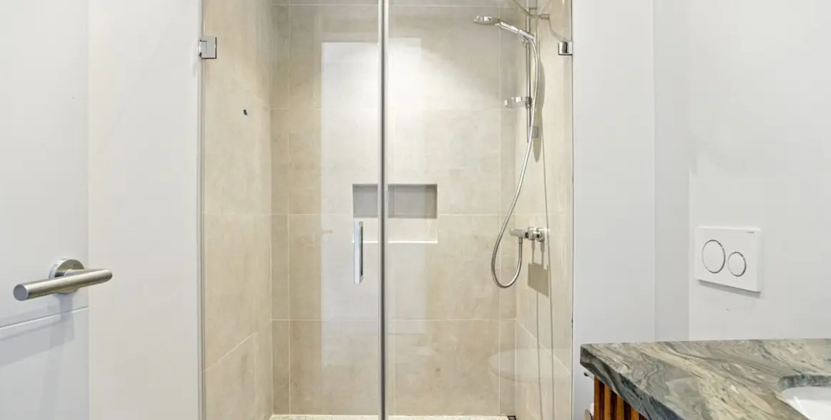 Sale of detached villa in Elviria 54