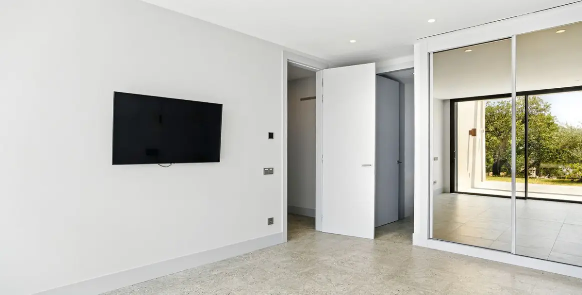 Sale of detached villa in Elviria 55