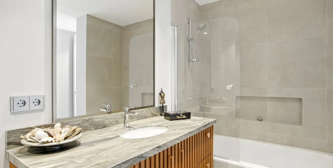 Sale of detached villa in Elviria 57