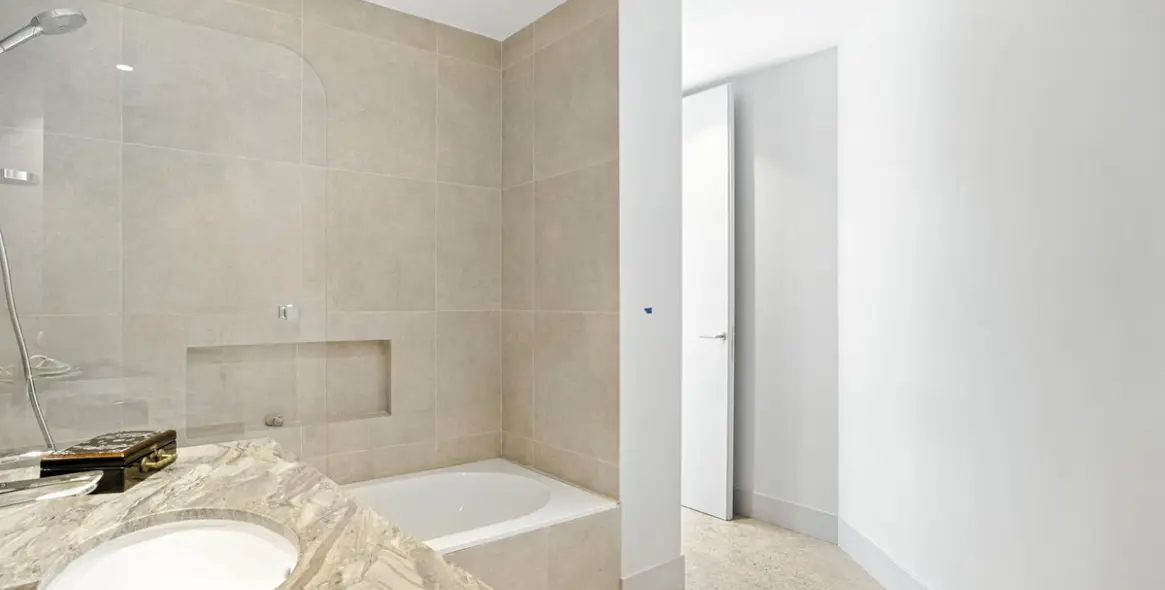 Sale of detached villa in Elviria 58