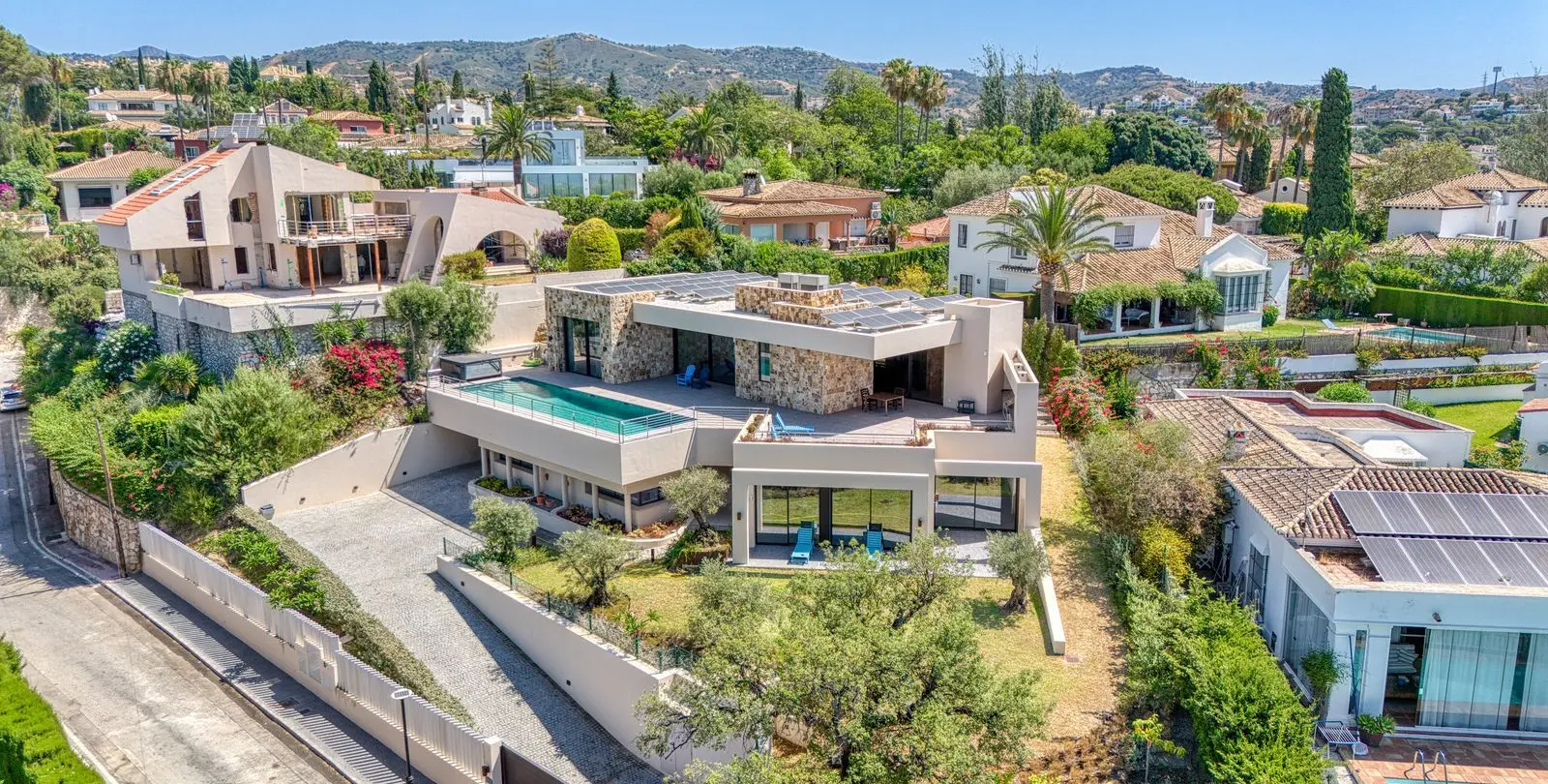 Venta de villa independiente en Elviria 30