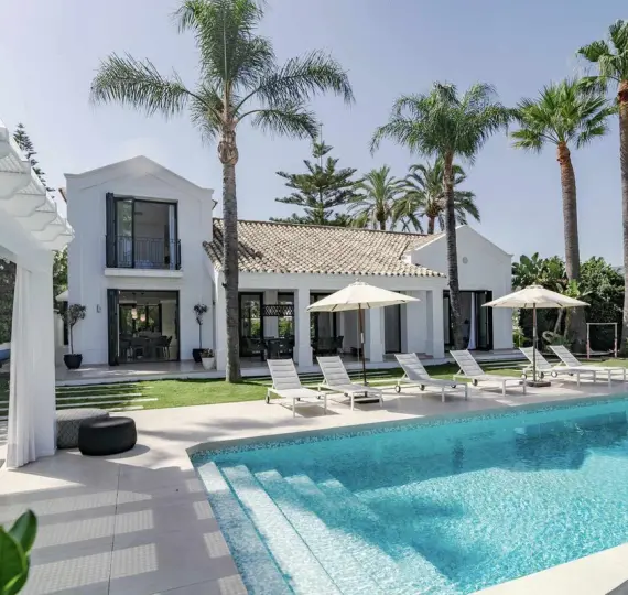 Long-term rent of detached villa in Nueva Andalucía