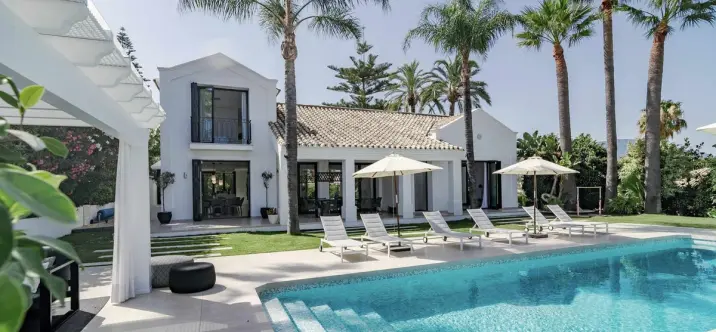 Long-term rent of detached villa in Nueva Andalucía 0