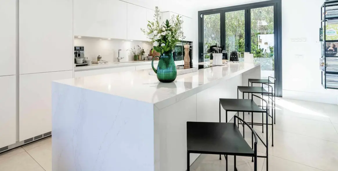 Long-term rent of detached villa in Nueva Andalucía 2