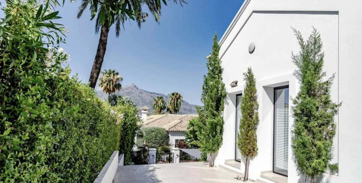 Long-term rent of detached villa in Nueva Andalucía 9