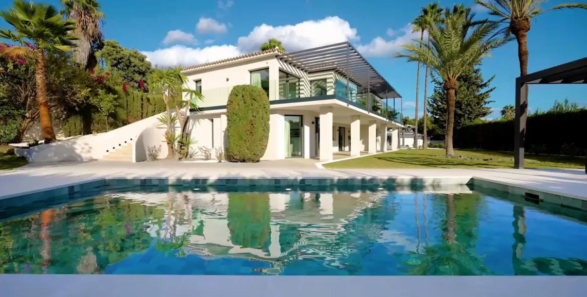 Sale of detached villa in The Golden Mile 3